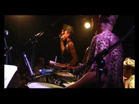 Youtube: Quantic Soul Orchestra - Funky Nassau - Live Paris