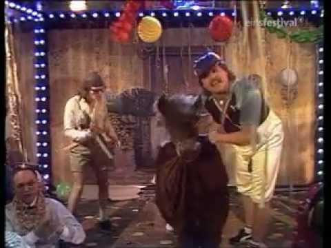 Youtube: Klaus & Klaus - Da steht ein Pferd auf dem Flur