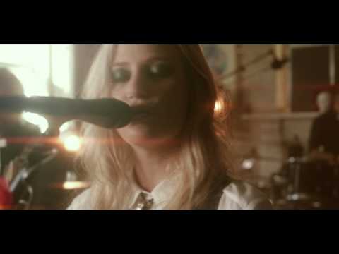 Youtube: Gin Wigmore - Devil In Me (The Old Queens Head Session)