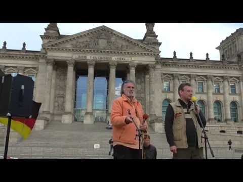Youtube: Freiheitskämpfer stürmt Reichstag am 3. Oktober 2016 in Berlin auf staatenlos.info Demo