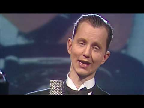 Youtube: Max Raabe & Palastorchester - Kein Schwein ruft mich an 1992