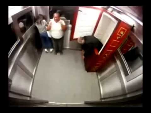 Youtube: Versteckte Kamera - Kamera Verarsche - Toter fällt aus dem Sarg im Aufzug
