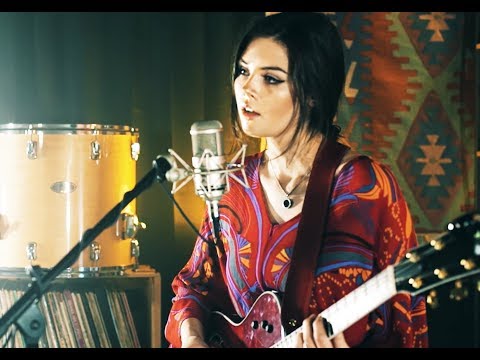 Youtube: Elise Trouw - Radiohead Meets The Police (Live Loop Mashup)