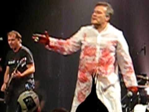 Youtube: Jello Biafra and the Guantanamo School of Medicine - The terror of tinytown - Québec