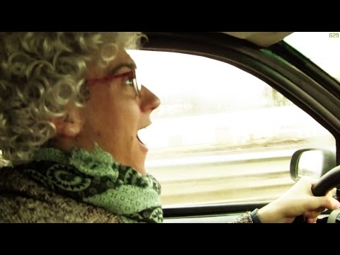Youtube: Oma Gertrud dreht durch!