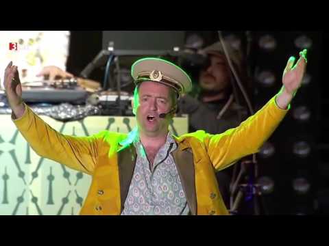 Youtube: Rainald Grebe  Diktator der Herzen   Halleluja Wuhlheide live 2015