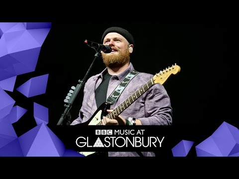 Youtube: Tom Walker - Leave A Light On (Glastonbury 2019)