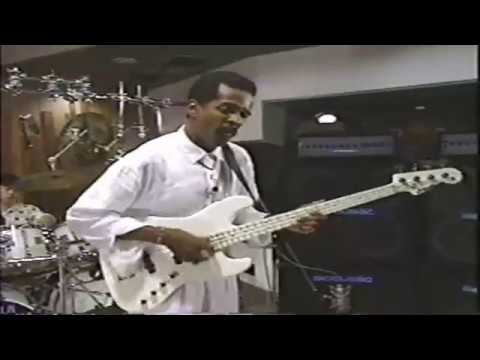 Youtube: Larry Graham - Killer Slap Bass