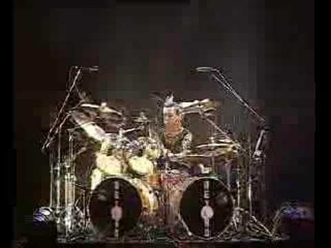 Youtube: Beyond story live 2005 醒你+ drums solo