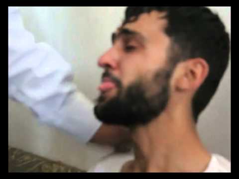 Youtube: مؤثر جدا لحظة لقاء اب بابنه بعد ان فقده جراء قصف الكيماوي على زملكا 25-08-2013