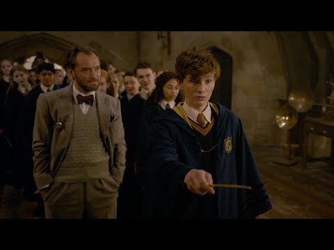 Youtube: FANTASTIC BEASTS: THE CRIMES OF GRINDELWALD – Back To Hogwarts Featurette
