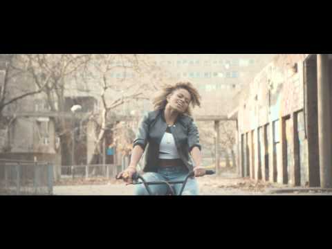 Youtube: Drumsound & Bassline Smith Feat. Fleur - Once In A Million