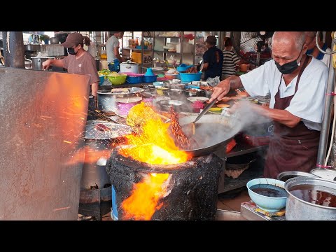 Youtube: Amazing Wok Skill Master！ Shrimp Fried Noodles with Pork and Lard / 最強阿伯熱炒！ 炭燒豬油渣炒麵, 豬肉蝦仁炒麵