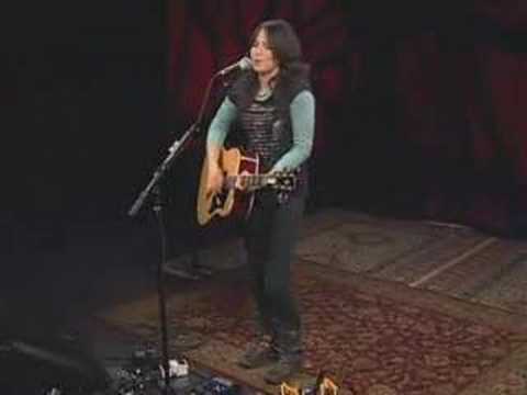 Youtube: kt tunstall - black horse and the cherry tree (live)