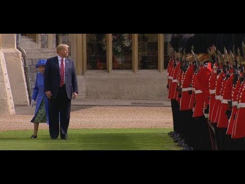 Youtube: EHRENFORMATION: Trump drängelt sich selbst bei Queen Elizabeth II. vor