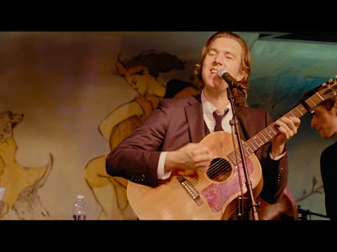Youtube: Hamilton Leithauser - Isabella (Live at The Carlyle Hotel NYC)