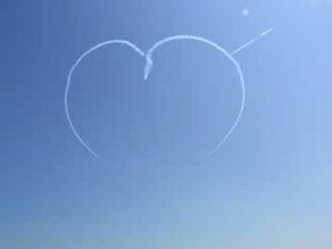 Youtube: Red Arrows Heart in the sky Lowestoft air show