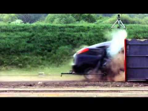 Youtube: Crash Test a 200km/h