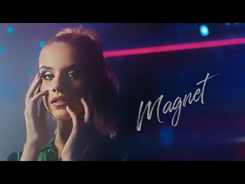 Youtube: Pia-Sophie - Magnet (Offizielles Video)