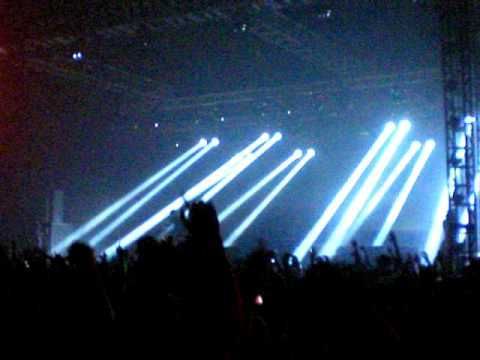 Youtube: Crystal Castles - Courtship Dating Open'er 2009 - live