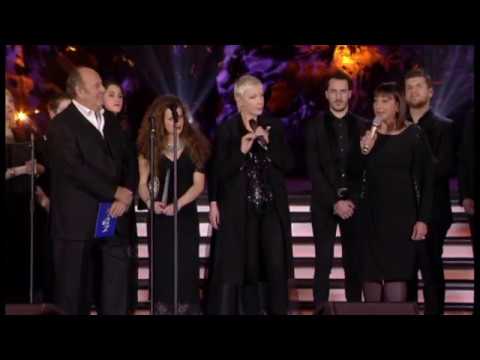 Youtube: Annie Lennox 02 Angels From The Realms Of Glory + Speech - Concerto di Natale in Vaticano 2017