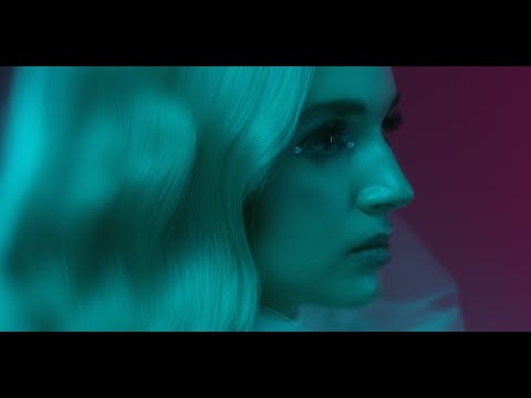Youtube: Poppy - Interweb (Official Video)