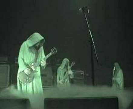 Youtube: Sunn 0))) - Berlin, Volksbühne 2006 - Part 1