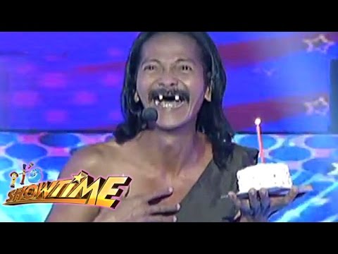 Youtube: It's Showtime Kalokalike Face 3: Rene Requiestas