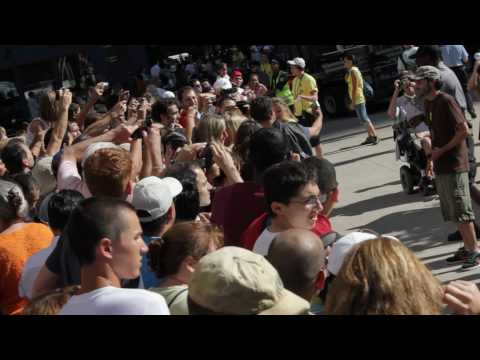 Youtube: Shia Labeouf Filming in Chicago: Saying hi to Fans HD