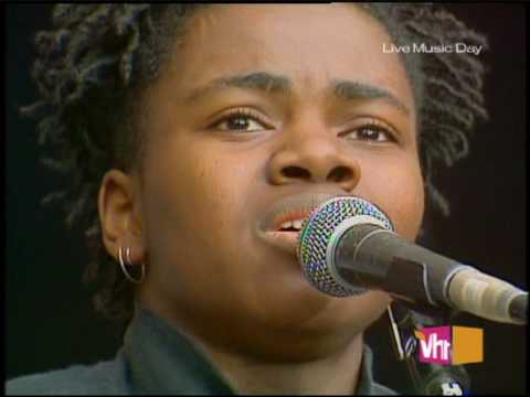 Youtube: Tracy Chapman - Talkin 'bout a Revolution, Live 1988 Nelson Mandela 70th Birthday Tribute concert