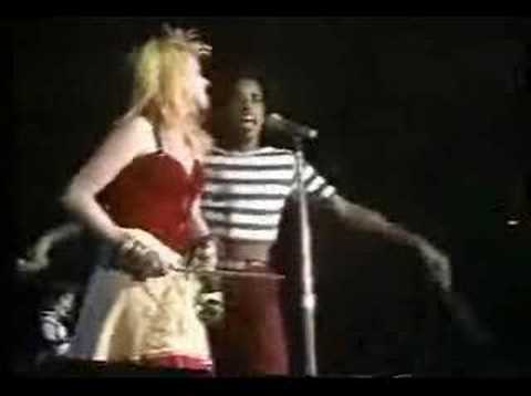 Youtube: CYNDI LAUPER - IKO IKO - BUDOKAN 86