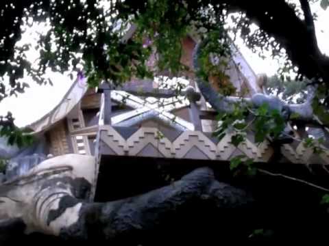 Youtube: Crazy House, Da Lat, Vietnam