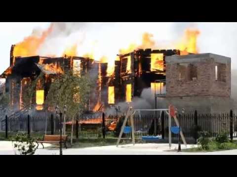 Youtube: В Горловке сгорел Благовещенский храм