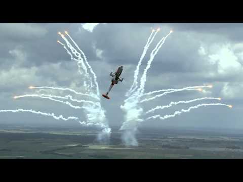 Youtube: Apache Solo Display Team op Luchtmachtdagen 2011