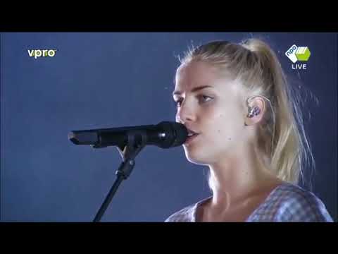 Youtube: London Grammar - Nightcall(Live at Lowlands 2017)