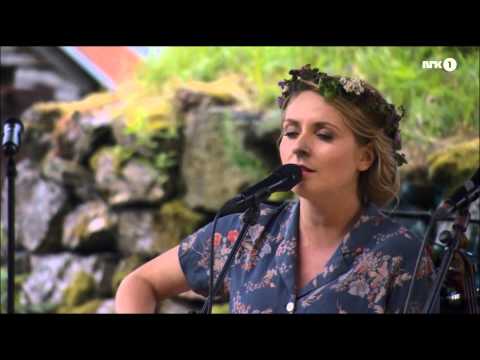 Youtube: Eivør Pálsdóttir: Tròdlabùndin (Trøllabundin) – 10.08.13