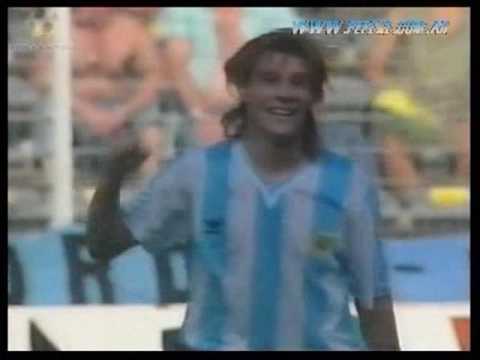 Youtube: Italia 1990 - Caniggia gol a Brasil relatado por Victor Hugo Morales