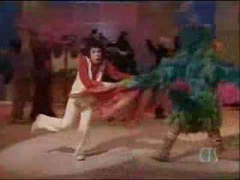 Youtube: Leo Sayer & the muppets - You make me feel like dancing