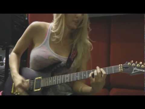 Youtube: The Iron Maidens at Namm 2012 - The trooper
