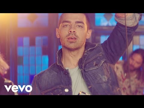 Youtube: DNCE - Kissing Strangers ft. Nicki Minaj (Official Video)