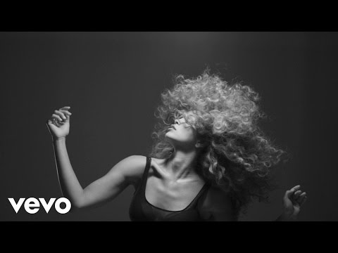 Youtube: LION BABE - Treat Me Like Fire (visual #2)