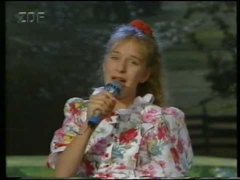 Youtube: Stefanie Hertel - Über jedes Bacherl geht a Brückerl