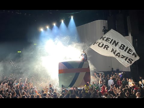 Youtube: Deichkind - Niveau Weshalb Warum  - live in Zürich 27.2.2020