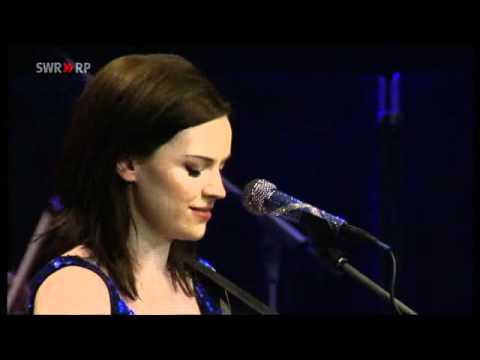 Youtube: Amy MacDonald - Dancing In The Dark (Orchestral Version)