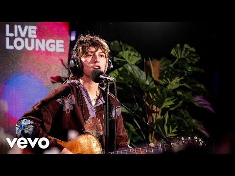 Youtube: King Princess - Au pays du cocaine (Geese cover) in the Live Lounge