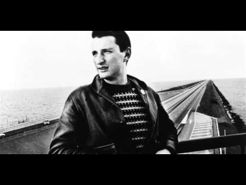 Youtube: Billy Bragg - The Internationale