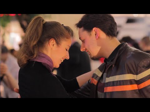 Youtube: Argentine tango flash mob - Budapest, with bandoneon & dancing