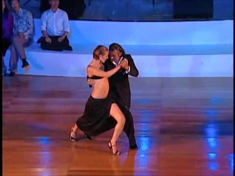 Youtube: Roberto Herrera y Silvana Capra 2008 at the Taipei Tango Festival - La Cumparsita
