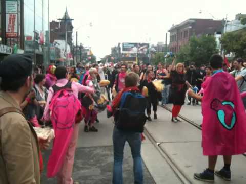 Youtube: cheerleading protest at G20 - pink block from Montréal