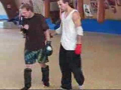 Youtube: Wing Chun (André Balschmieter) vs. Kickboxer (unknown)